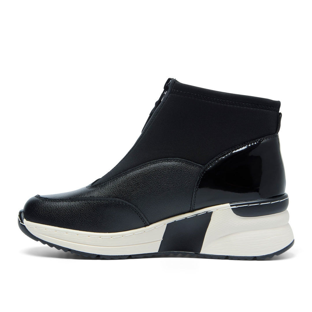 Regale Black Leather Trainers
