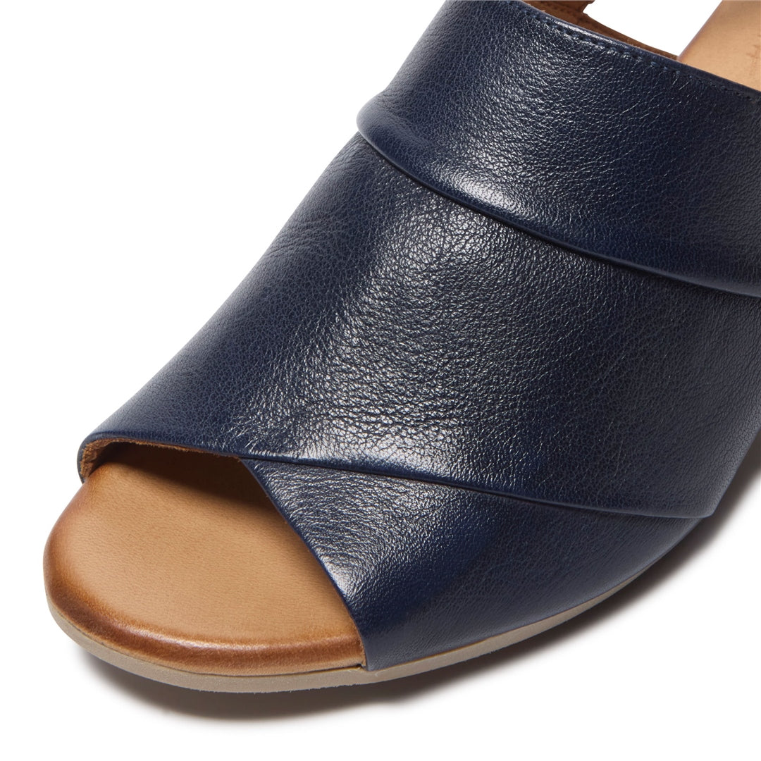 Arriba Tan/Navy Leather Sandals