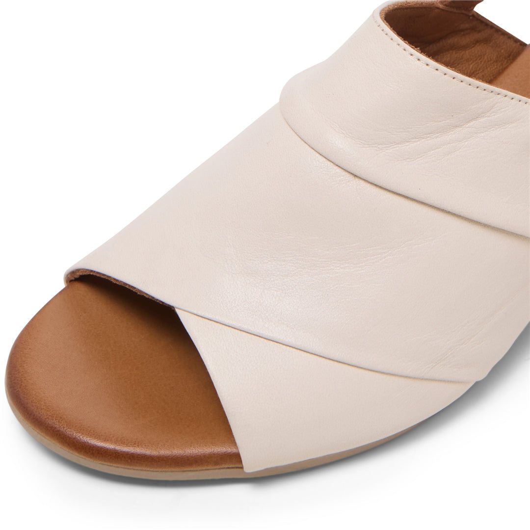 Arriba Off-White Leather Sandals